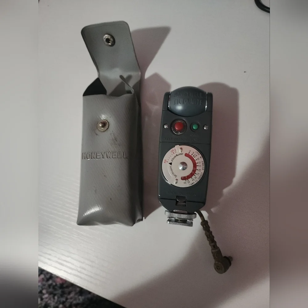 Vintage Honeywell Tilt-A-Mite Flash Attachment with Case UNTESTED, Used